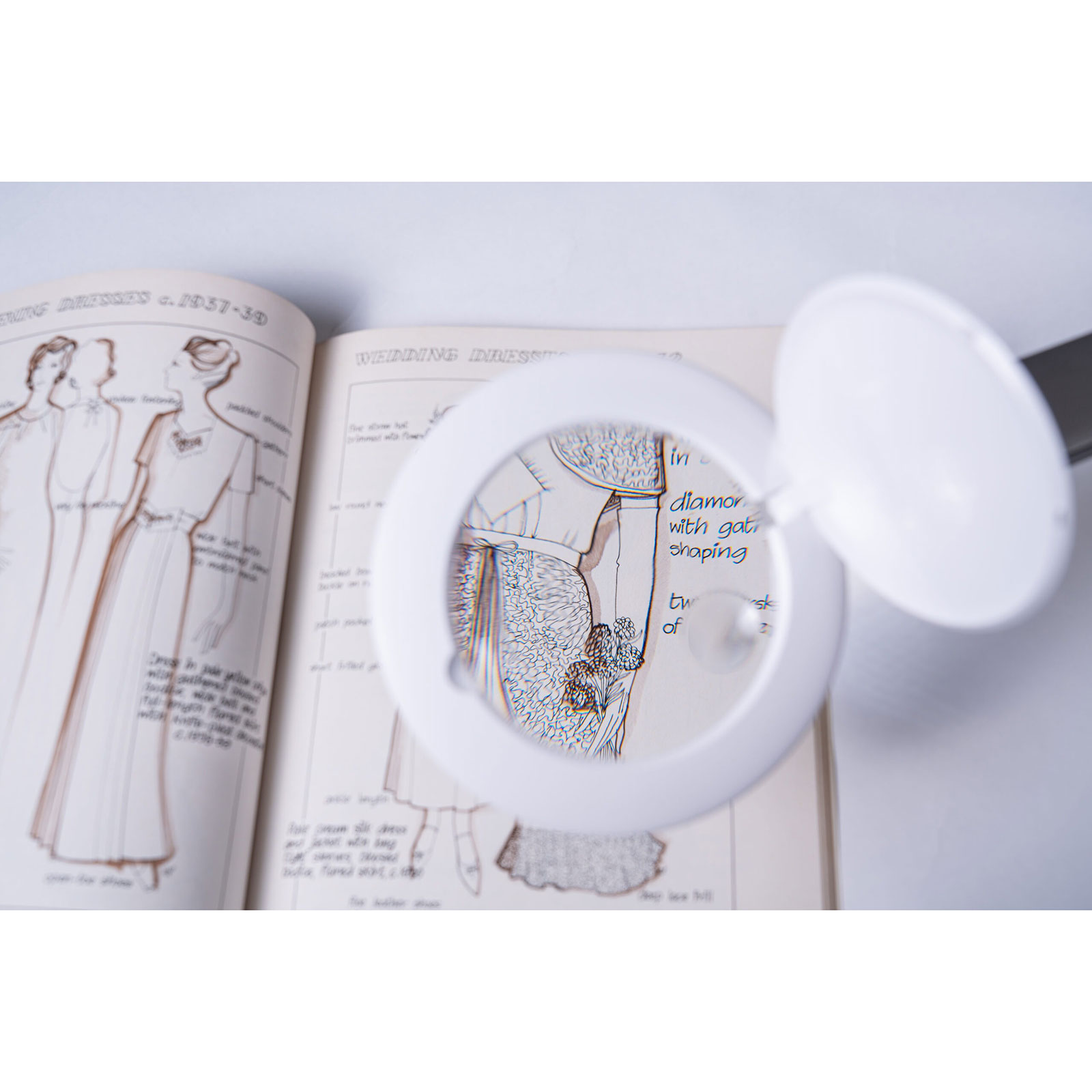 Daylight E25400 Halo Go 2 Loeplamp  - STUK