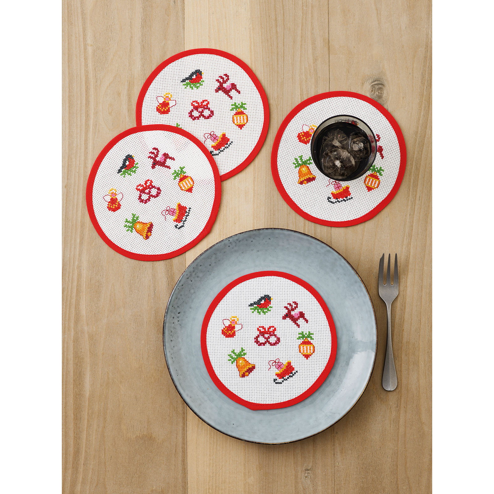Permin 15-5204 Borduurpakket Kerst onderzetters 4 stuks Ø15 cm - STUK