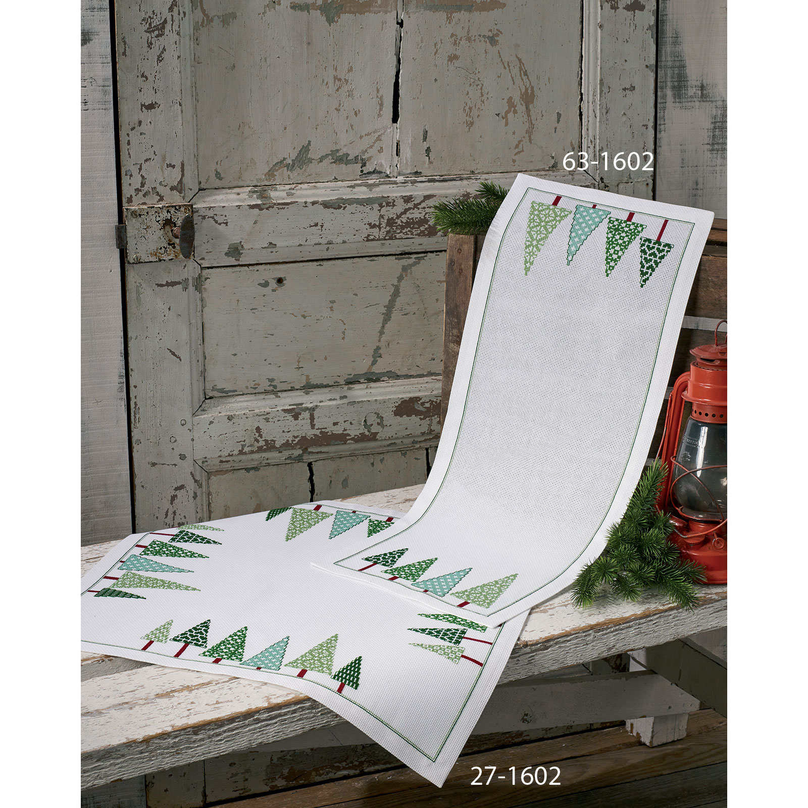 Permin 63-1602 Borduurpakket tafelloper Kerstbomen 28x74 cm - STUK