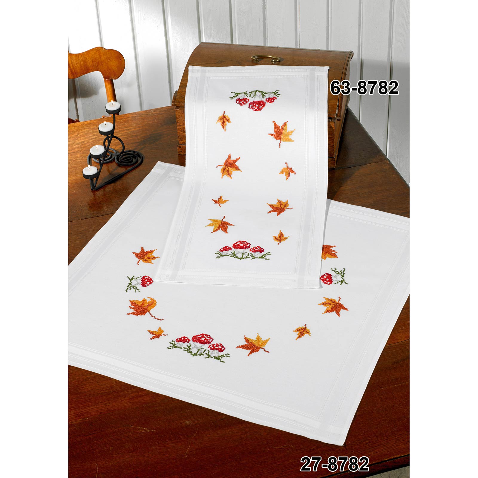 Permin 63-8782 Borduurpakket voorbedrukt Paddestoelen en bladeren 40x80 cm - STUK